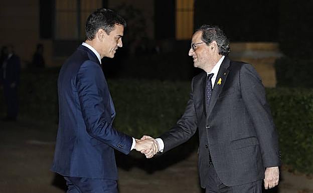 Pedro Sánchez y Quim Torra a su llegada al Palau de Pedralbes en Barcelona.