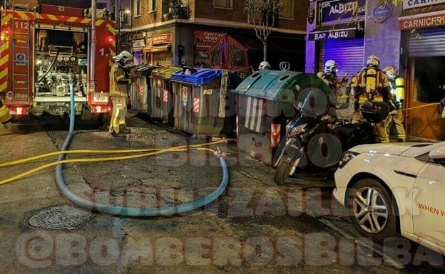 Dos pequeños incendios en Bilbao obligan a trasladar a un bombero y a una mujer