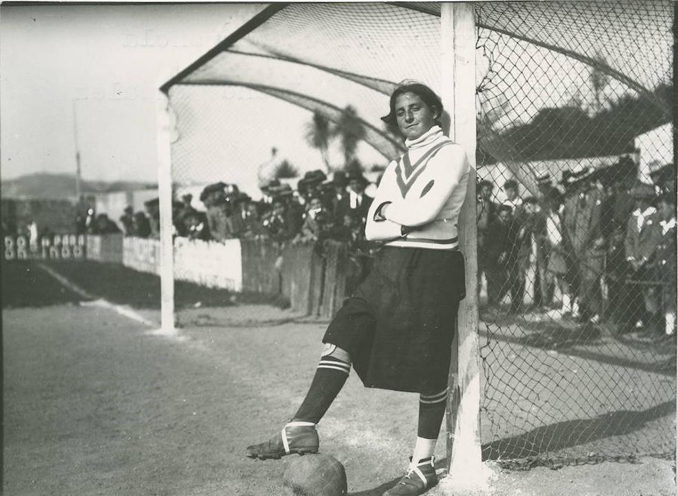 Irene González Basanta, con su indumentaria de guardameta.