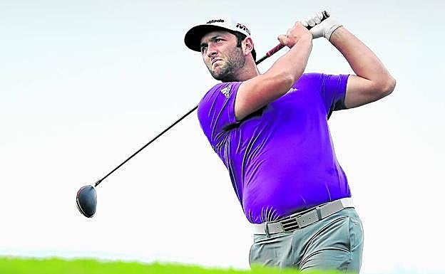 Jon Rahm, en la imagen en el proAM de ayer, concluyó segundo en su estreno el pasado año en la cita de campeones en Hawai. 