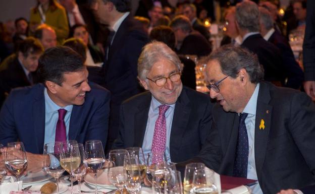 Pedro Sánchez, Josep Sánchez Llibre y Quim Torra.