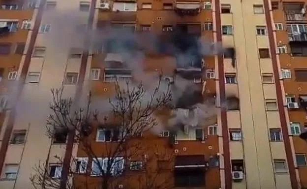 Un incendio en Badalona deja tres muertos y un bebé en estado crítico