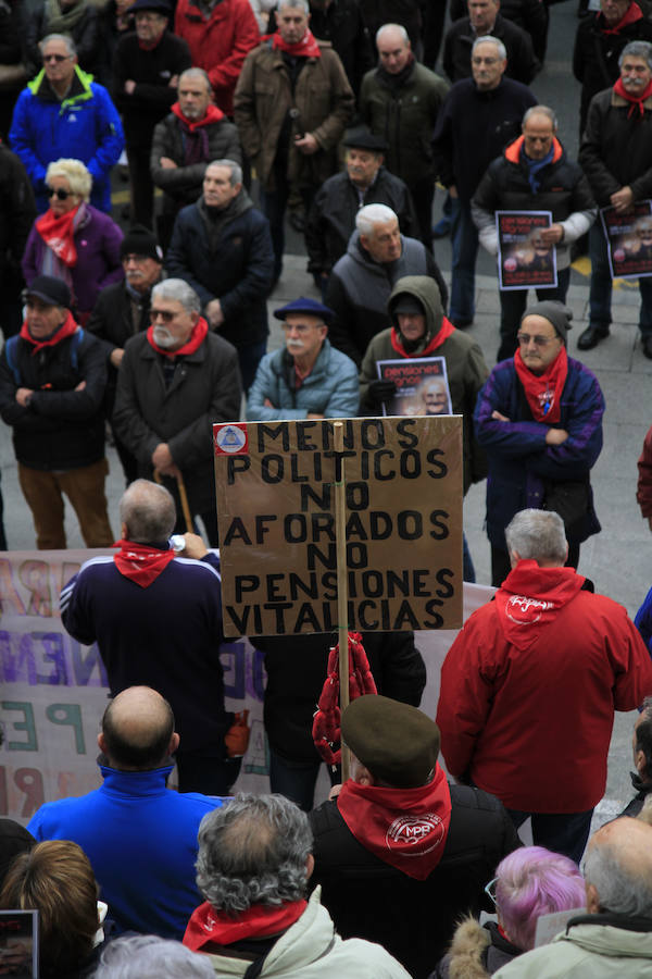 En la protesta de hoy en los aledaños del Ayuntamiento en la que han participado 1.700 asistentes - según la Policía-. El sábado 19 conmemorarán el primer aniversario del movimiento con una marcha en la capital vizcaína