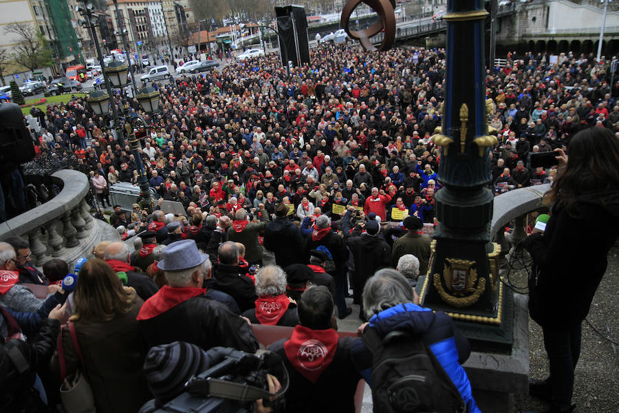 En la protesta de hoy en los aledaños del Ayuntamiento en la que han participado 1.700 asistentes - según la Policía-. El sábado 19 conmemorarán el primer aniversario del movimiento con una marcha en la capital vizcaína