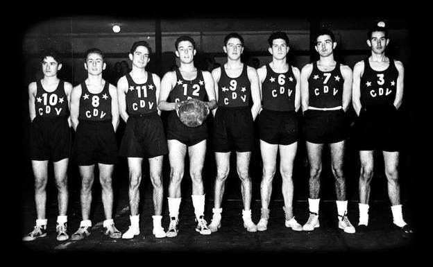 Equipo campeón en 1952, con Guereñu, Molinuevo, Pacho Llano, Antón Llano, Bazán, Ezcurra, Jesús Llano y Aldama. 