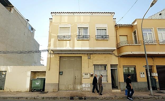 Fachada de la planta baja donde la joven sufrió la agresión sexual en Callosa d'en Sarrià. 