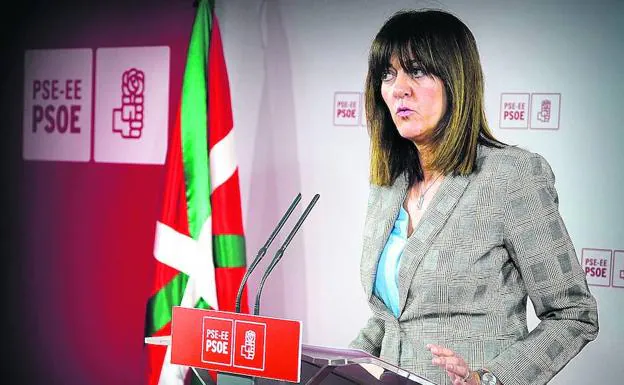 La secretaria general del PSE-EE, Idoia Mendia, durante la rueda de prensa celebrada ayer en la sede del partido de Bilbao. 
