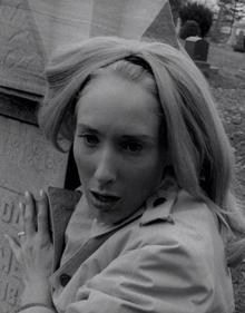 Imagen secundaria 2 - Tres fotogramas de 'La noche de los muertos vivientes'.