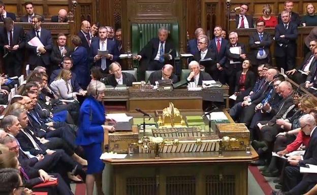 La primera ministra británica, Theresa May, ayer, durante su comparecencia ante la cámara, en el Parlamento en Londres.
