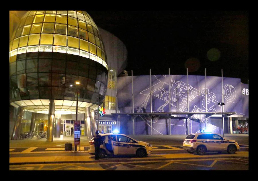 El complejo comercial vitoriano acoge la mayor simulación de un ataque islamista realizado en el País Vasco hasta la fecha. Participan casi medio millar de personas entre policías, sanitarios, bomberos y figurantes
