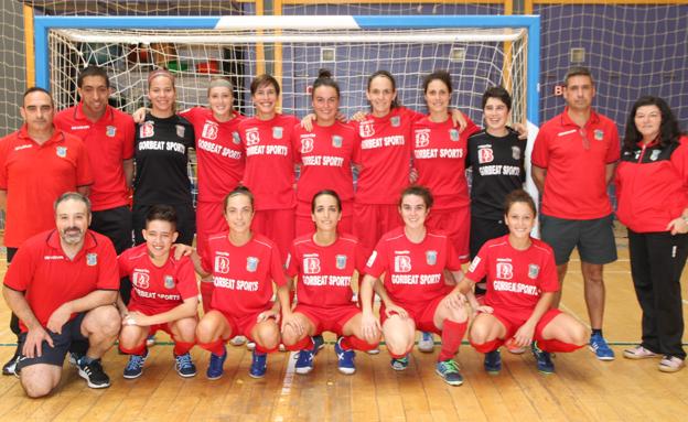 Las jugadoras y el cuerpo técnico del Bilbao. 