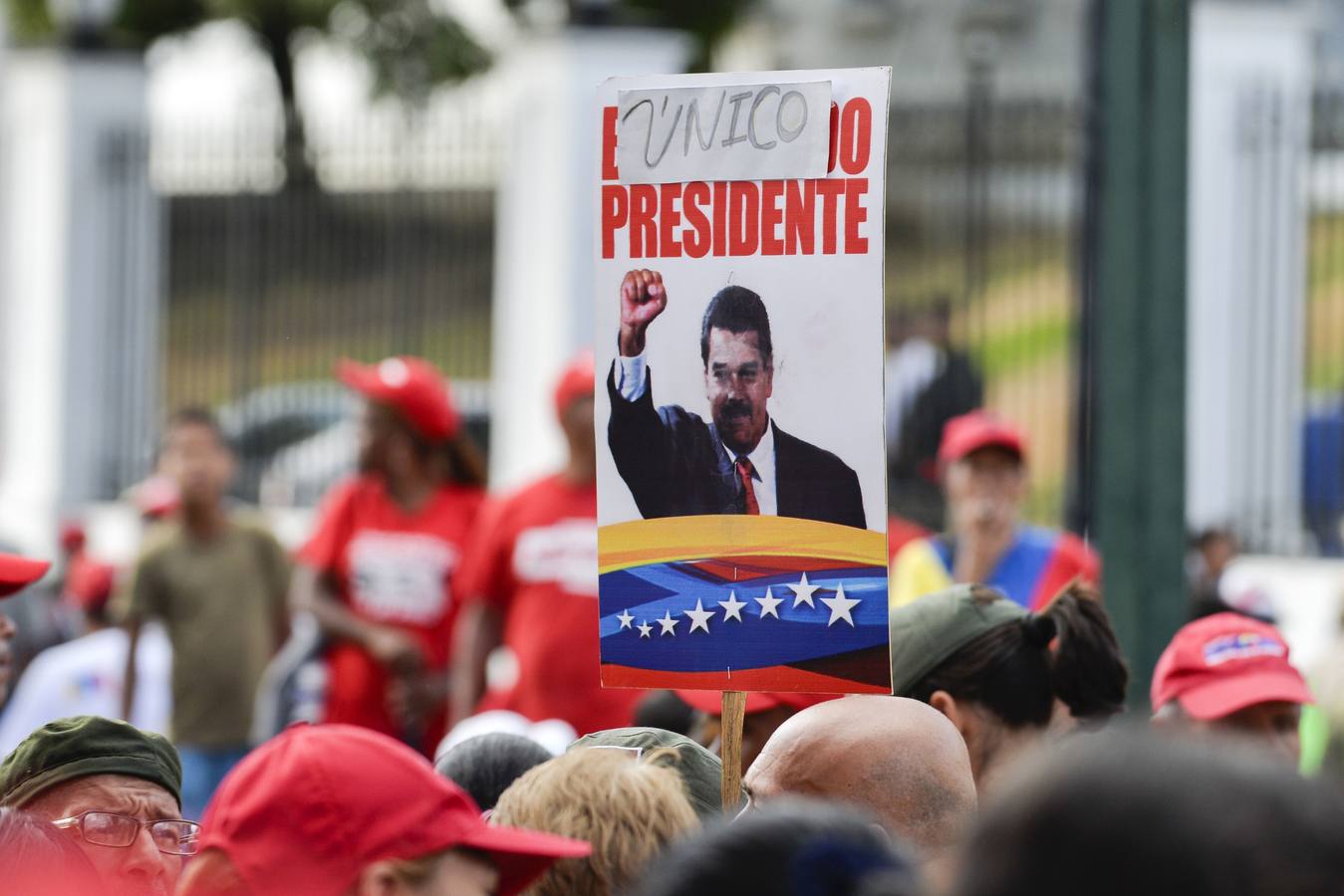 Los enfrentamientos entre manifestantes contra Maduro y las fuerzas de seguridad se intensifican en Caracas