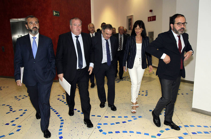 Susana Quiñones, vicepresidenta de Confebask, junto a varios representantes de la patronal, 
