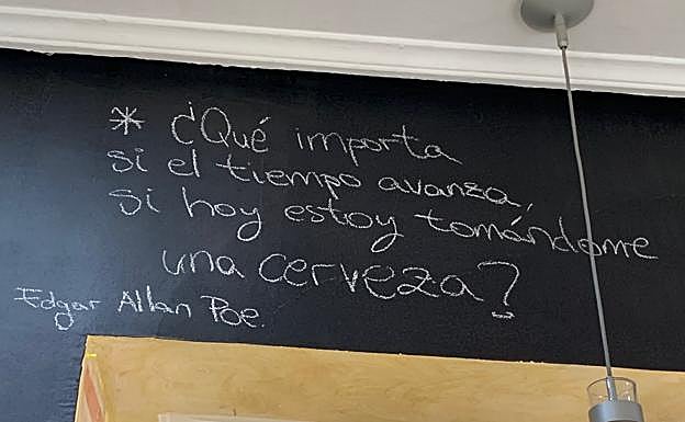 Imagen principal - Edgard Alla Poe, los vinos y las diez verdades, todos unidos por la pizarra. 
