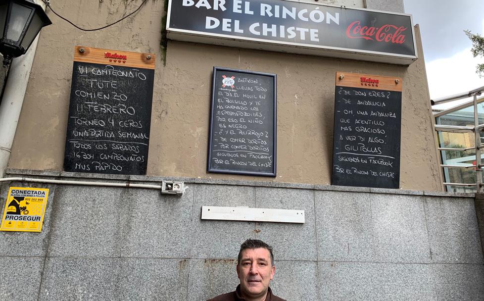 Mariano Rivera, dueño del Rincón del Chiste. 