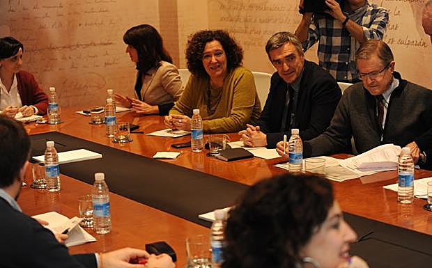 Imagen de la reunión entre asociaciones de víctimas y Gobierno vasco. 