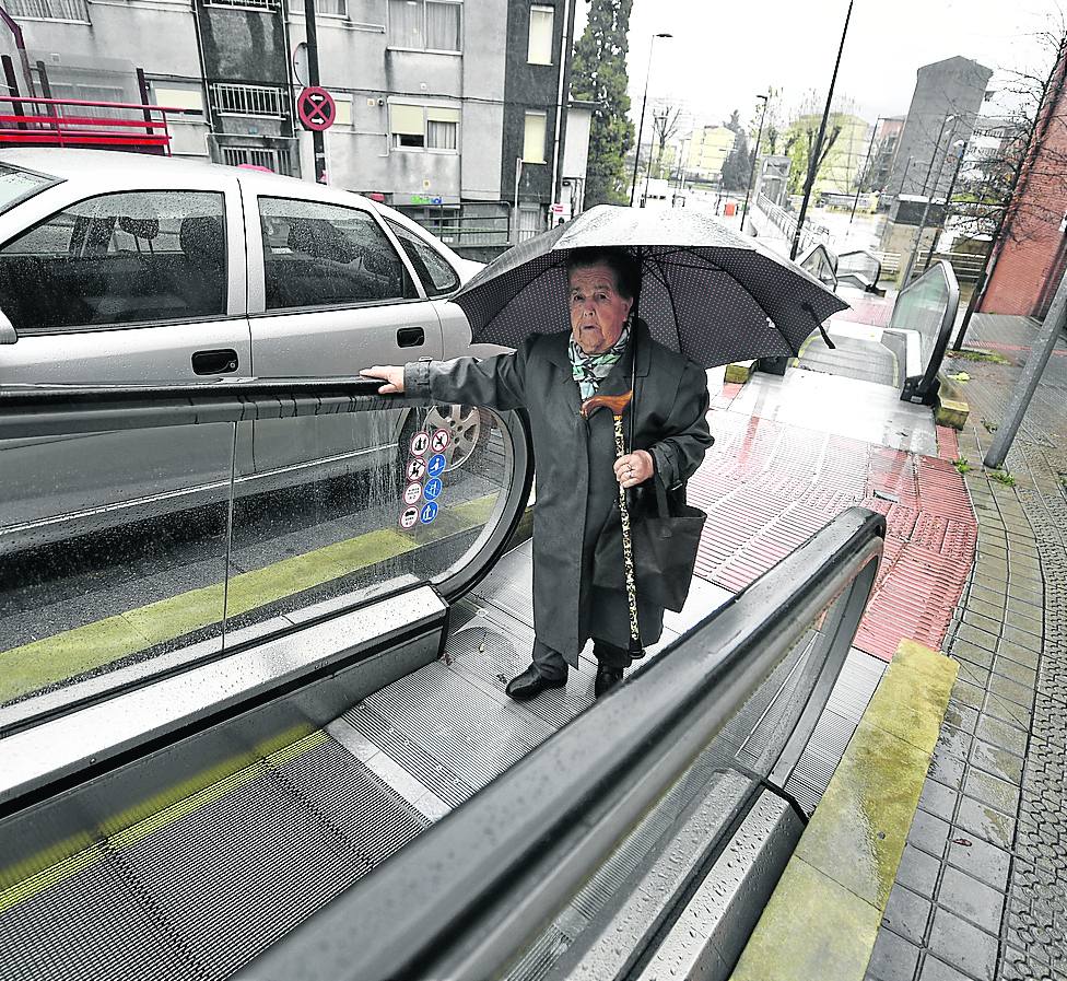 Mercedes Velasco, antes de acceder al último tramo de rampas en Otxarkoaga.