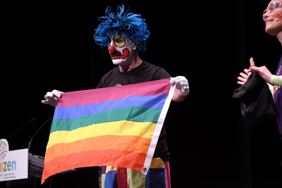 Las alrededor de 100 familias de menores transexuales del País Vasco y Navarra, que hasta ahora han formado parte de la asociación Chrysallis, han presentado este sábado su nueva marca, Naizen, con la que dejan de ser una delegación de la iniciativa nacional y se conforman en entidad independiente.