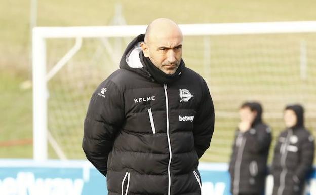 Abelardo, en un entrenamiento del Alaves en Ibaia. 