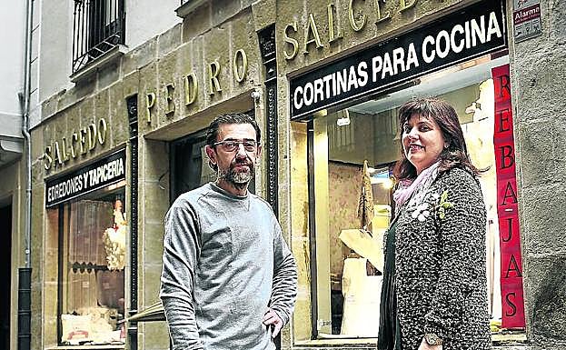 Pedro Salcedo. Ha ampliado el negocio con la venta de pijamas «y algo de lencería».