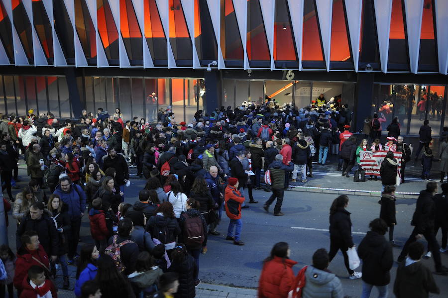 El partido de Copa de la Reina ha animado a muchos aficionados a acercarse al estadio y animar a las chicas