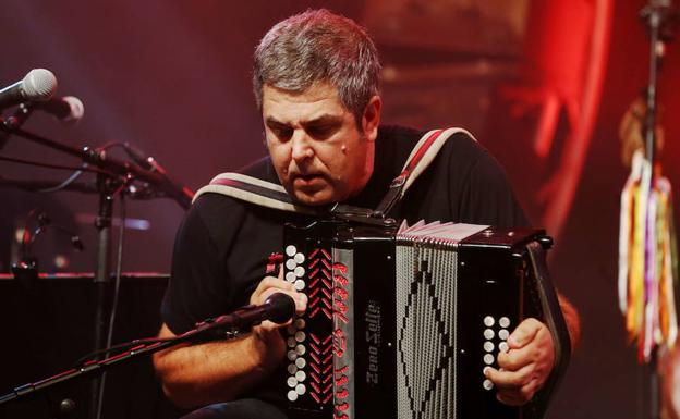 Kepa Junkera, durante uno de sus conciertos en Getxo Folk. 