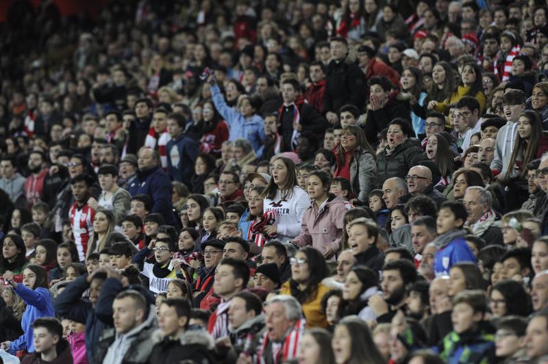 El partido de Copa de la Reina ha animado a muchos aficionados a acercarse al estadio y animar a las chicas