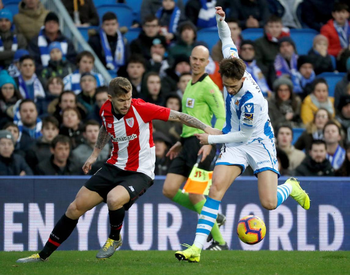 La Real Sociedad logra imponerse 2-1 al Athletic en el clásico del futbol vasco celebrado este sábado en Anoeta