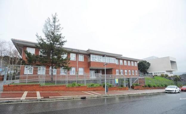 Uno de los dos edificios que conforman en la actualidad el colegio de Gorliz. 