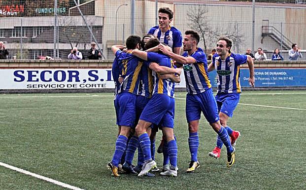 Jugadores de la 'Cultu' festejan un gol, una escena poco habitual en sus últimos encuentros. 