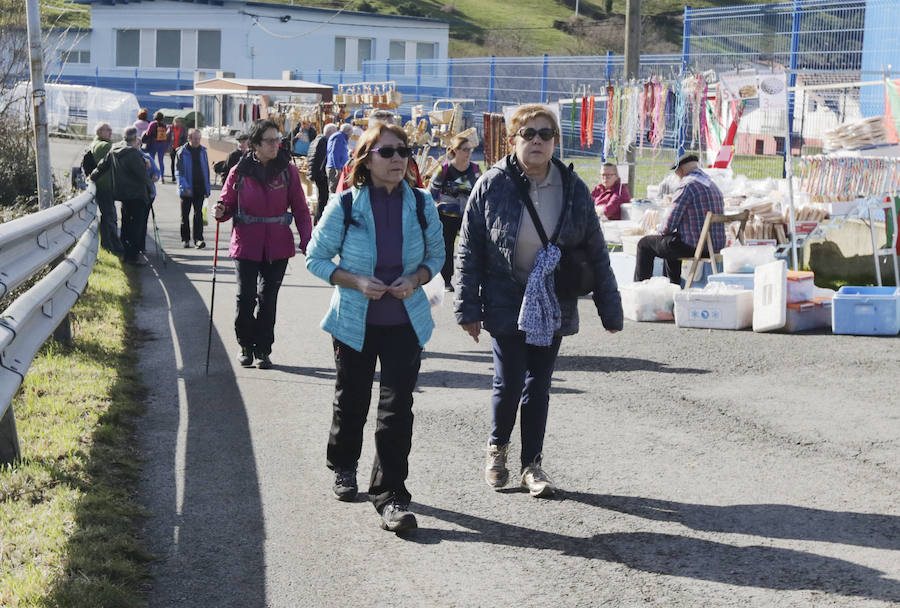 La espléndida mañana de sol ha propiciado que numerosos lugareños y vecinos de municipios cercanos hayan acudido a la cita.