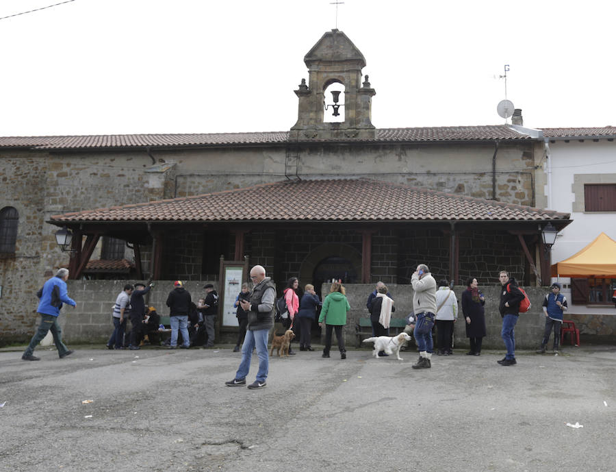 La ermita, que data de 1584, ha acogido cuatro misas durante toda la mañana.