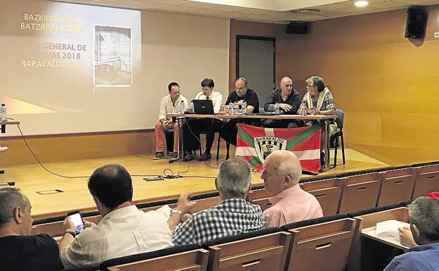 Imagen de la asamblea del Barakaldo celebrada el pasado mes de julio. 