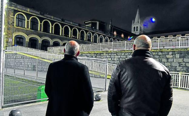 Jaime y Bruno accedieron ayer a entrar de nuevo en el colegio donde aseguran haber sufrido «palizas» y «abusos». «No ha sido sencillo volver otra vez», confiesan.