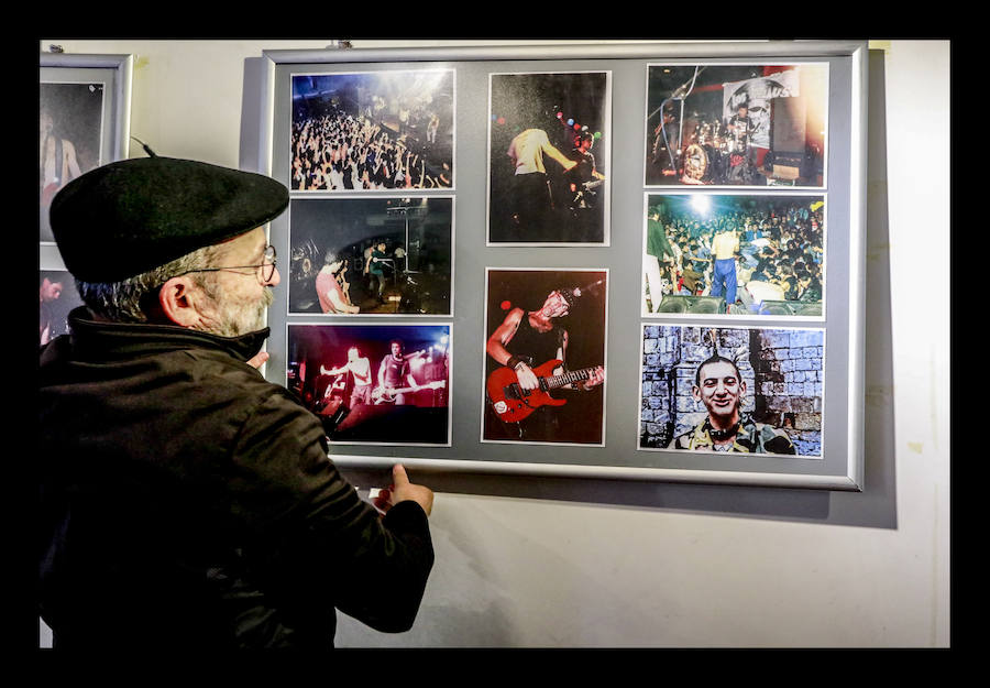 Una amplia muestra de fotografías, dibujos y audiovisuales retrata al grupo creado hace 40 años y sitúa a sus músicos en el pueblo 