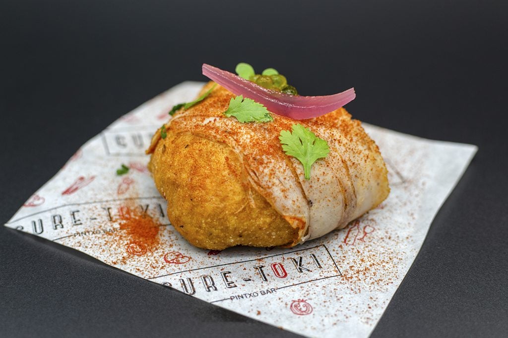 Finalista: PAN DE ACHIOTE, COCHINITA, CHICHARRÓN Y TOMATILLO VERDE. Bar GURE TOKI, Plaza Nueva, 12 