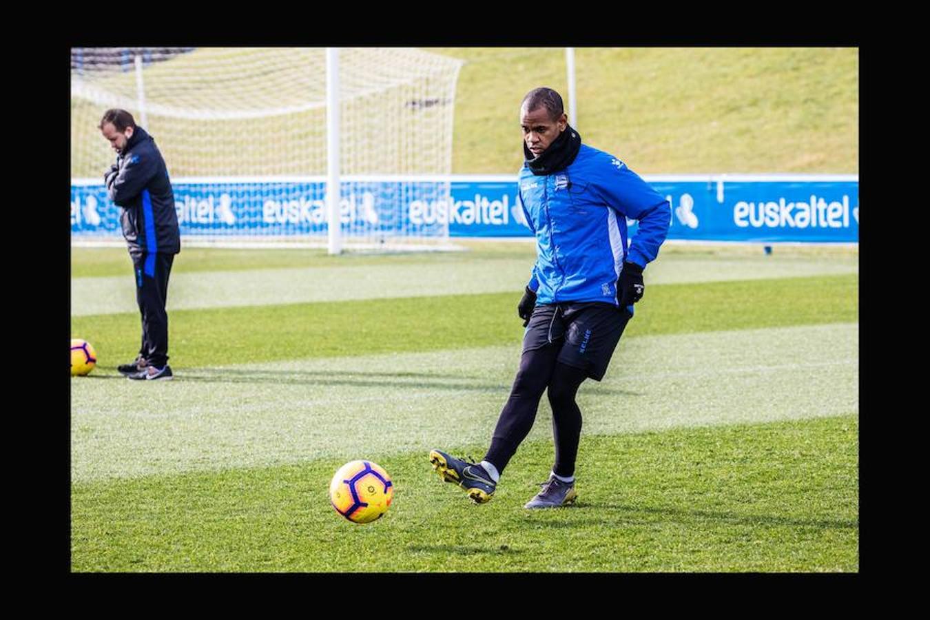Fotos: Las caras nuevas del Alavés en el entrenamiento