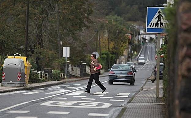 La travesía de Arteaga cuenta con semáforos con pulsador desde hace un lustro. 