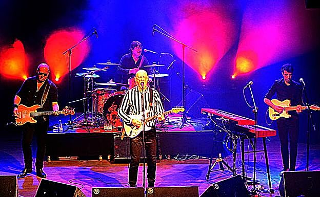 Los cuatro Ilegales vistos desde el anfiteatro.