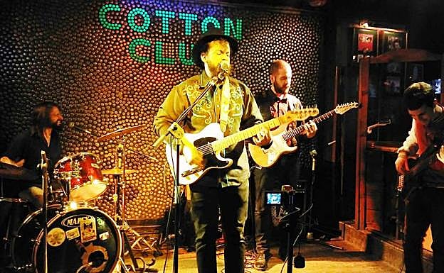 Gatomojado en el Cotton Club.