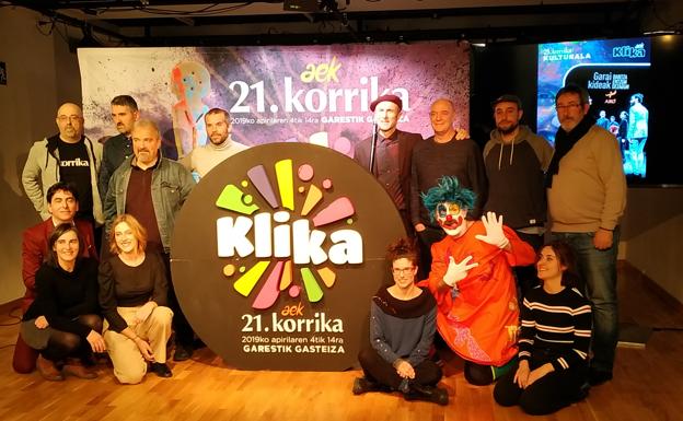 Los organizadores y participantes, en la presentación de la Korrika Kulturala. 