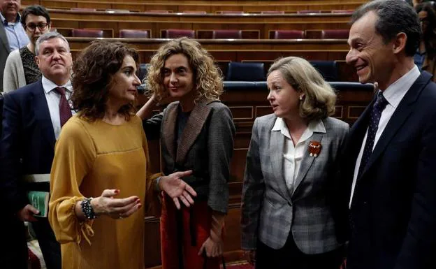 Pedro Duque, Meritxell Batet, María Jesús Montero y Nadia Calviño, durante la segunda jornada del debate de las enmiendas a la totalidad del proyecto de Presupuestos Generales del Estado.