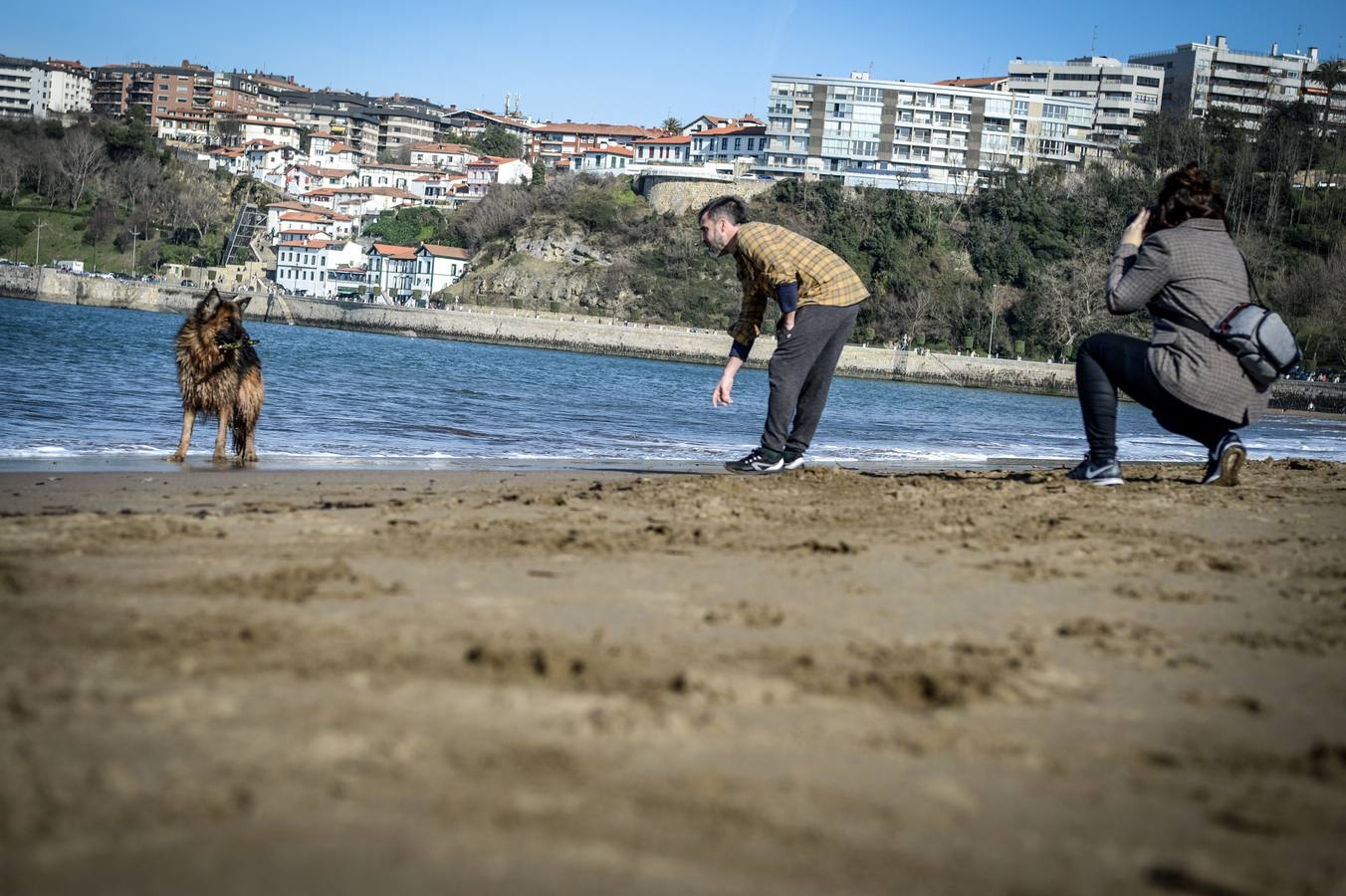 El buen tiempo ha animado este sábado a muchos ciudadanos a pasear