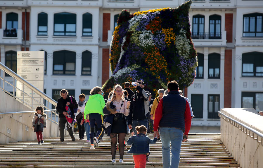 El buen tiempo ha animado este sábado a muchos ciudadanos a pasear
