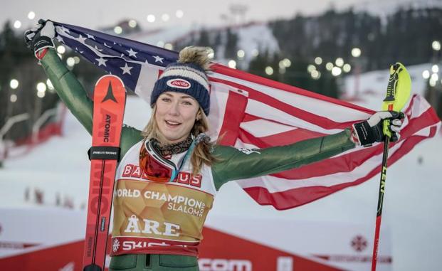 Shiffrin celebra su triunfo.