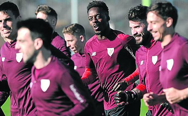Las sonrisas y el buen ambiente impregnaron la sesión de entrenamiento de ayer en Lezama, la última antes del partido de esta noche en Huesca.