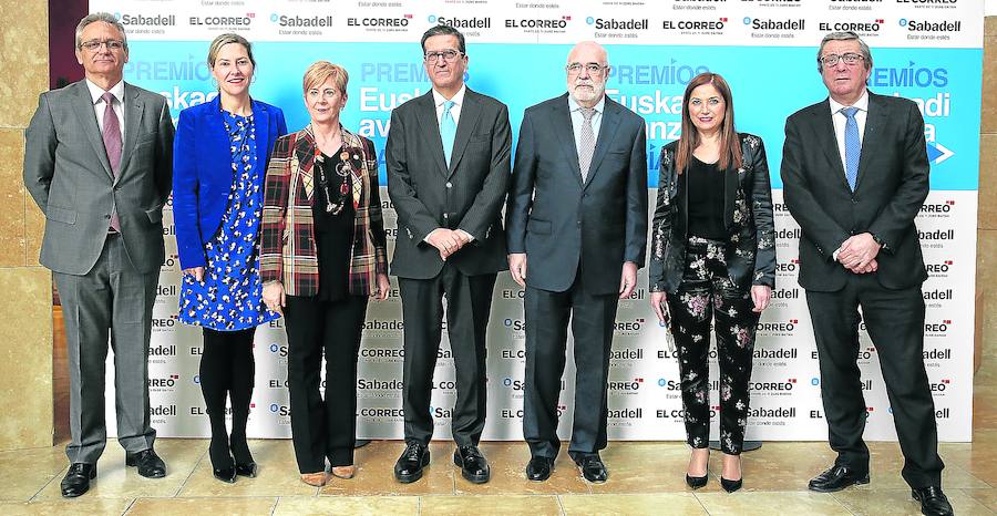 Joseba Gondra, Ana Otadui, Arantxa Tapia, Enrique de Ybarra, Jesús Loza, María Jesús San José y Pedro Elósegui.