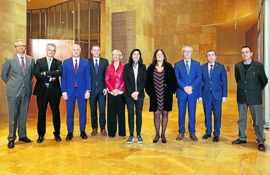 Jurado. Joseba Gondra, Juan Ugarte, Fran Azpiazu, José Miguel Ayerza, Carolina Pérez Toledo, Nekane Balluerka, Carmen Manrique, Mikel Álvarez, Álvaro de la Rica y Txebi Merino.