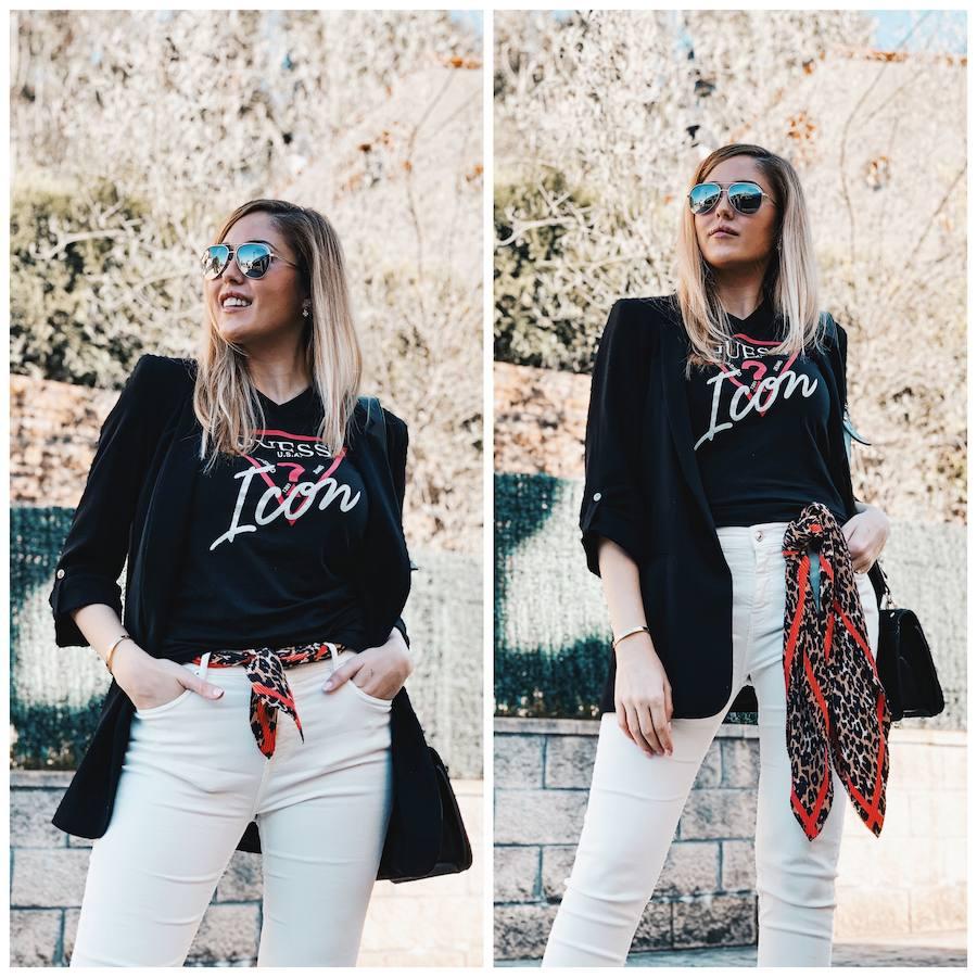 El pañuelo, como si fuera un cinturón.