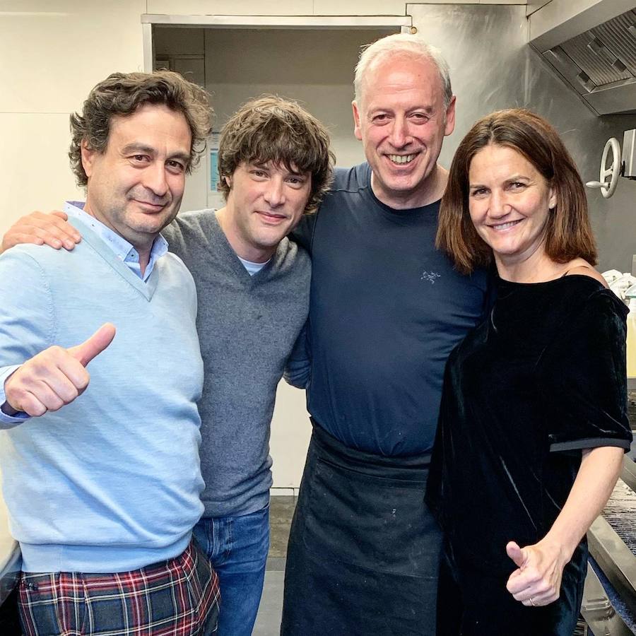 Samantha Vallejo-Nágera, Jordi Cruz y Pepe Rodríguez disfrutaron ayer de una comida en el restaurante Etxebarri y colgaron en sus redes sociales una foto con Víctor Arguinzoniz